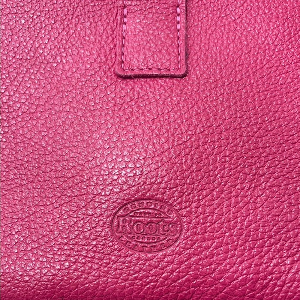 Roots Kobo Pink Envelope Leather eBook Reader Case - Picture 2 of 5